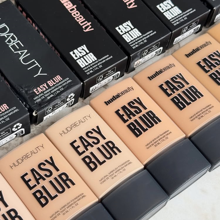Huda Beauty Easy Blur Natural  - Huda Beauty Makeup Set ulasan dan harga